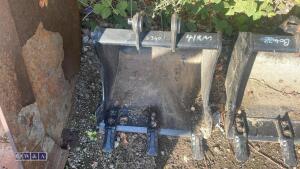 JCB 19'' digging bucket (30mm pins) (unused) - 3