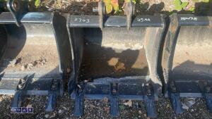 JCB 19'' digging bucket (30mm pins) (unused) - 2