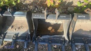JCB 19'' digging bucket (30mm pins) (unused) - 3