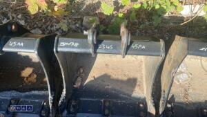 JCB 19'' digging bucket (30mm pins) (unused) - 3
