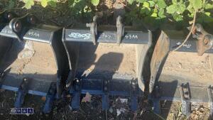 JCB 19'' digging bucket (30mm pins) (unused) - 3