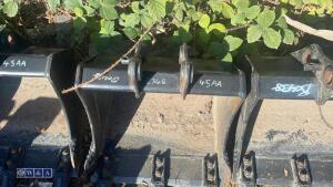 JCB 19'' digging bucket (30mm pins) (unused) - 3