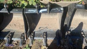 JCB 19'' digging bucket (30mm pins) (unused) - 2
