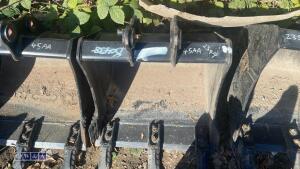 JCB 19'' digging bucket (30mm pins) (unused) - 3