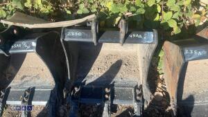 JCB 19'' digging bucket (30mm pins) (unused) - 3