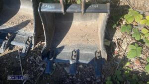 JCB 19'' digging bucket (30mm pins) (unused) - 2