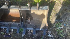 JCB 19'' digging bucket (30mm pins) (unused) - 2