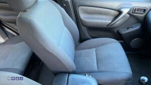 TOYOTA RAV4 diesel 4 door (FD53 JXK)(MoT 8th September 2027)(V5 in office) - 31