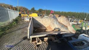 2 x tipping skips - 2