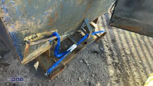 2 x tipping skips - 6