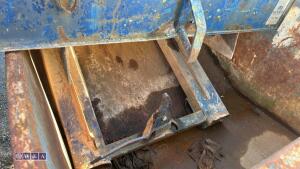 2 x tipping skips - 7