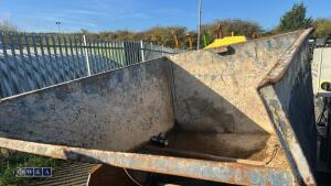 2 x tipping skips - 8