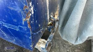 2 x tipping skips - 6