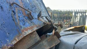 2 x tipping skips - 7