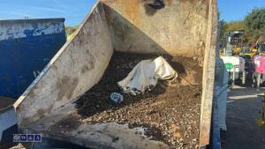 2 x tipping skips - 9
