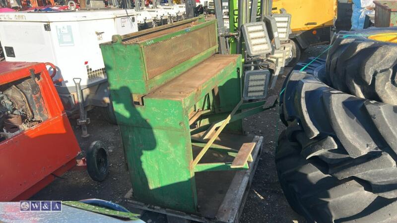 WALTON metal sheet guillotine