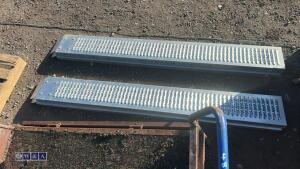Pair of metal loading ramps - 4