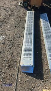 Pair of metal loading ramps - 5