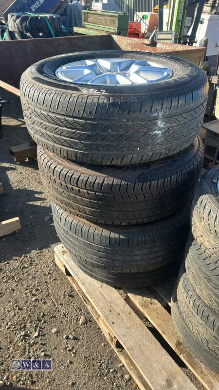4 x alloy wheels & tyres to suit a Ford (265/65R17)