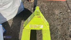 Long tined 2500kg manual pallet truck - 4