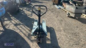 CONQUIP 2500kg manual pallet truck - 2