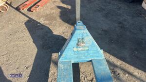 CONQUIP 2500kg manual pallet truck - 5