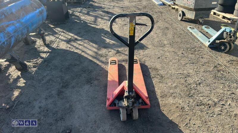 2500kg manual pallet truck