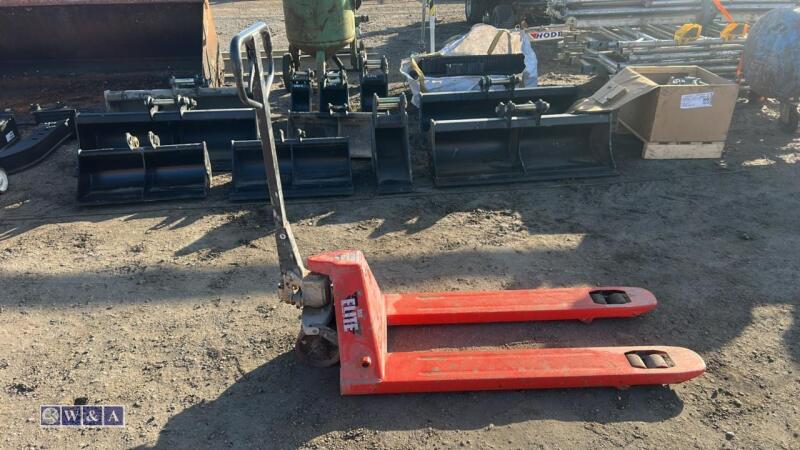2500kg manual pallet truck