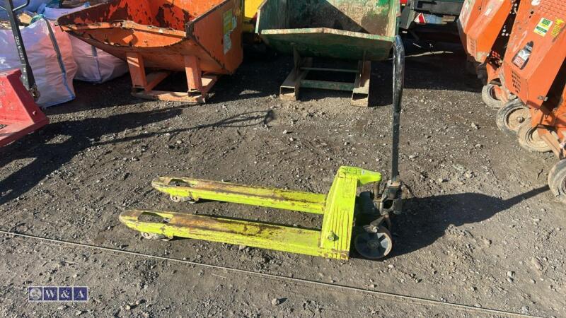 2200kg manual pallet truck