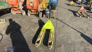 2200kg manual pallet truck - 2