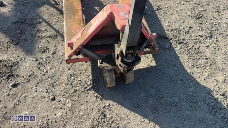 Pallet truck (red)