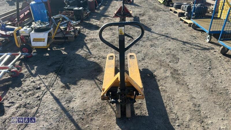 Euro pallet truck (yellow)