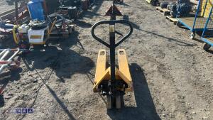 Euro pallet truck (yellow)