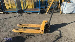 Euro pallet truck (yellow) - 9