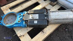 2 x knife gate valves - 2