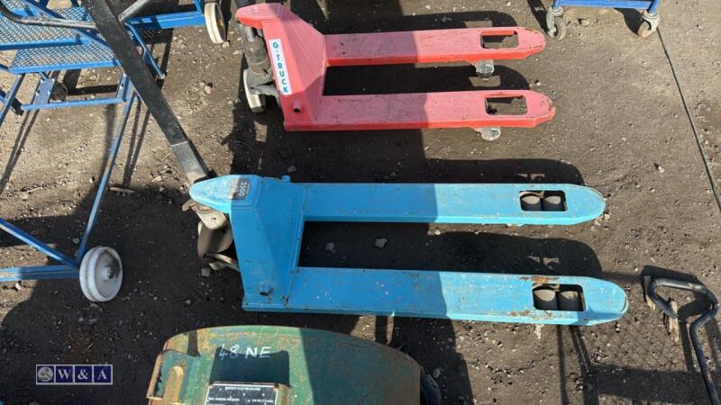 2500kg manual pallet truck