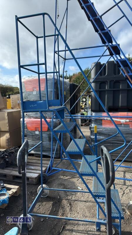 Wheeled warehouse steps