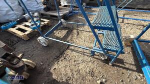 Wheeled warehouse steps - 3
