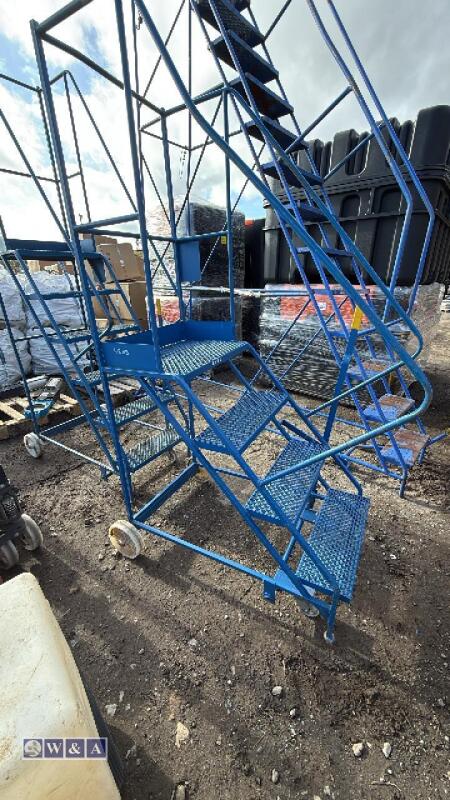 Wheeled warehouse steps