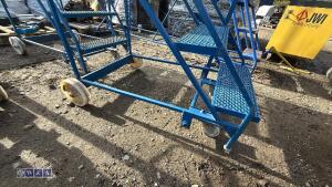 Wheeled warehouse steps - 3