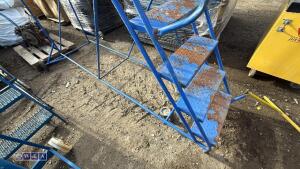 Wheeled warehouse steps (large) - 3