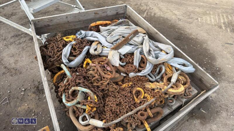 Pallet of lifting chains