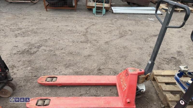 2500kg manual pallet truck