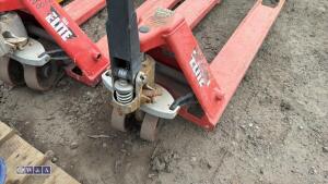 2500kg manual pallet truck - 5