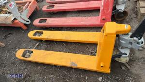 2500kg manual pallet truck - 4