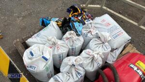 Approx 12 x bags of scangrit, air tank & shot blaster - 5