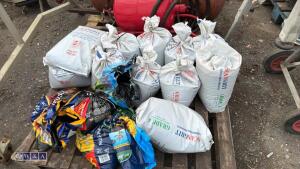 Approx 12 x bags of scangrit, air tank & shot blaster - 6