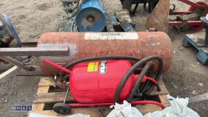 Approx 12 x bags of scangrit, air tank & shot blaster - 7