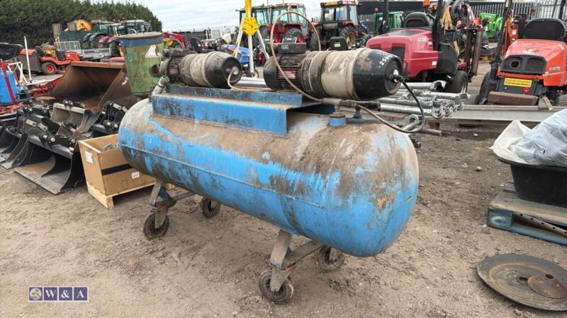 Hydrovane electric compressor