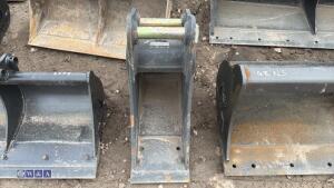 9'' digging bucket c/w bolt on blade to suit 1.5t (35mm pins)